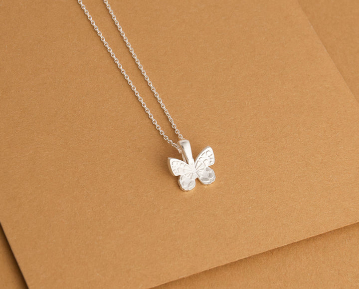 Collier et pendentif en argent "Mariposa 🦋" de la marque mood collection