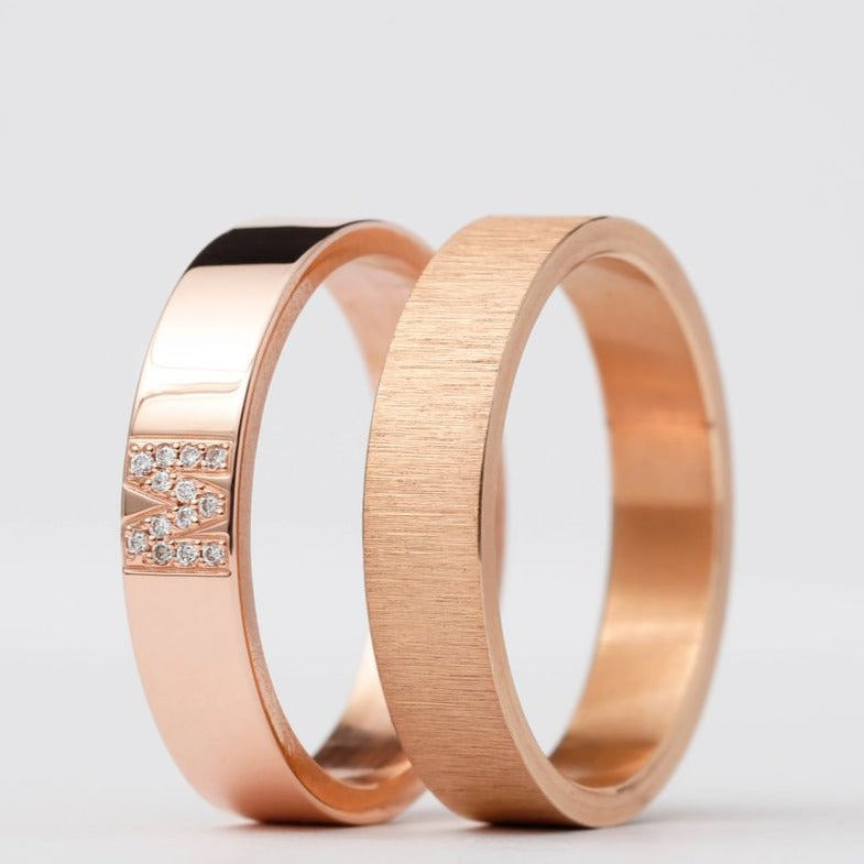 Bague mood complète pour femme avec une lettre personnalisée sertie | Pink Gold