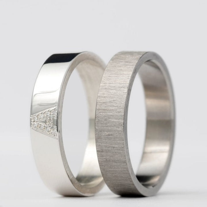 Bague mood complète pour femme avec une lettre personnalisée sertie |  Argent